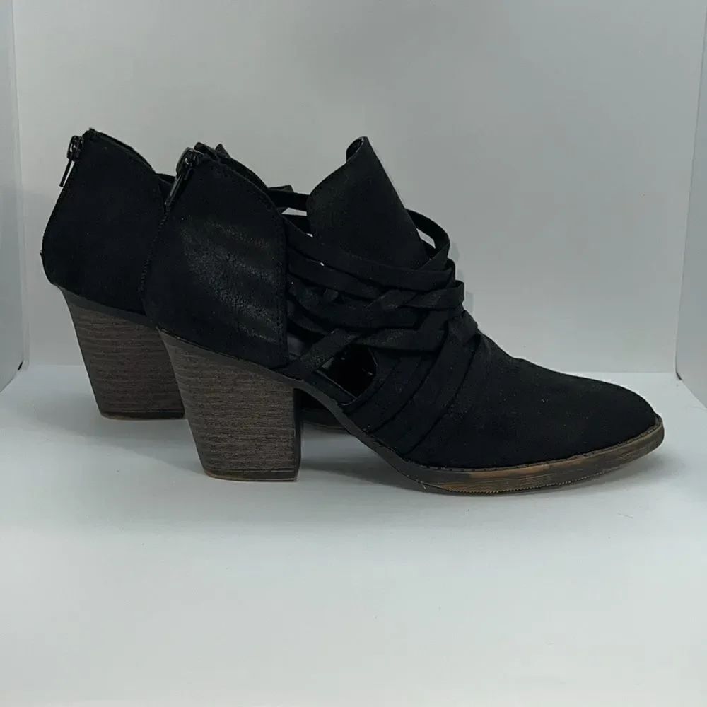 Super Cute Black High Heel Booties By Fergalicious. Size 7. - Picture 5 of 11